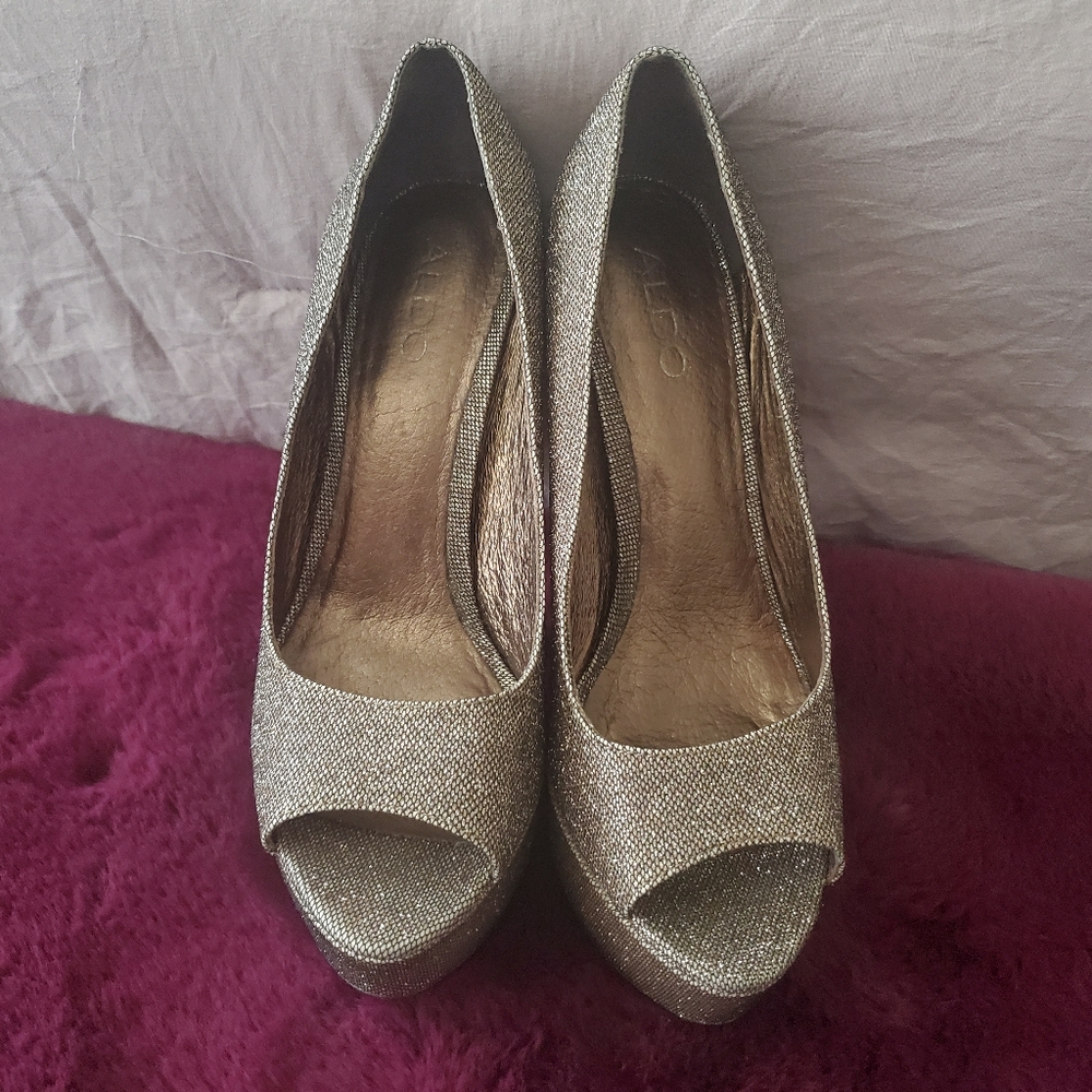 Heels - Picture 2 of 4